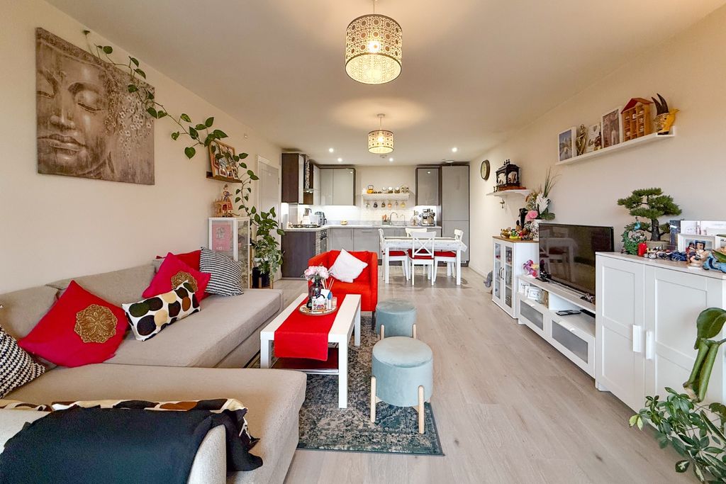 Property photo 3 of 17 4574988