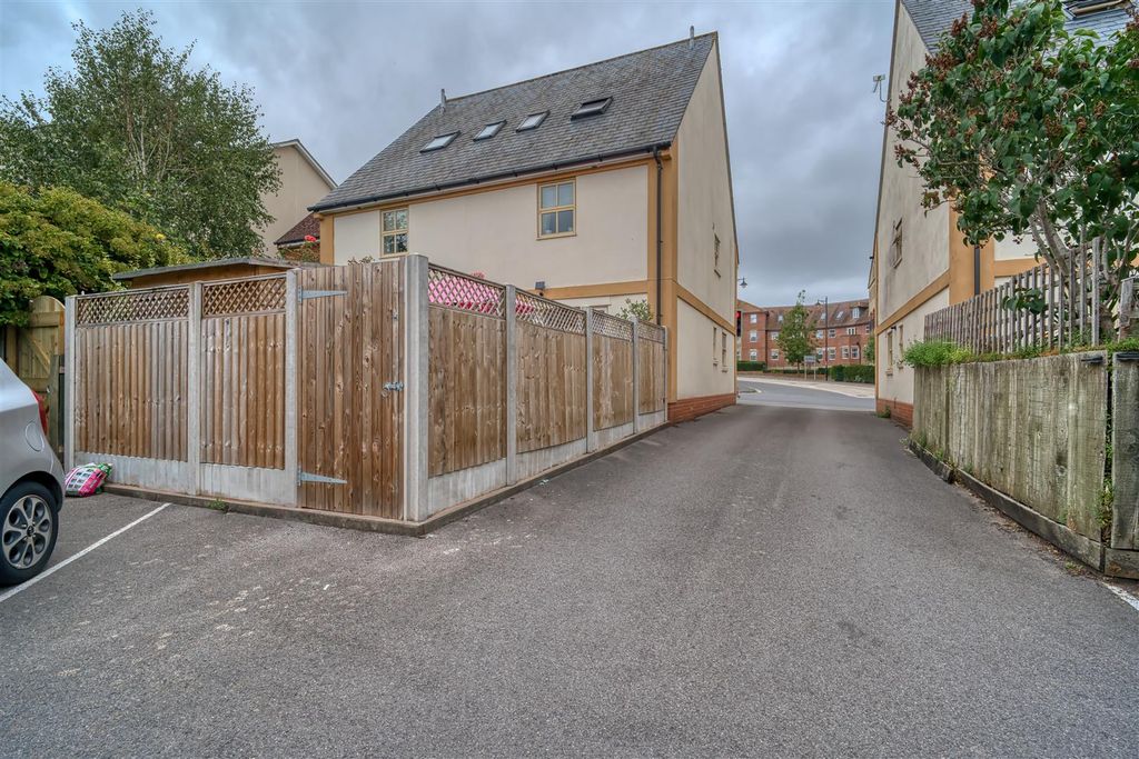 Property photo 3 of 8