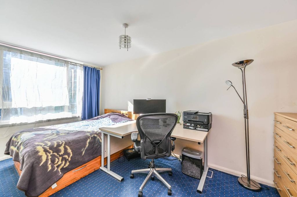 Property photo 3 of 12