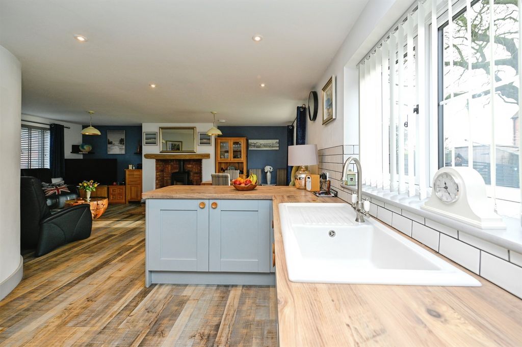 Property photo 3 of 20