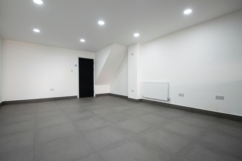 Property photo 2 of 16 Photo 2