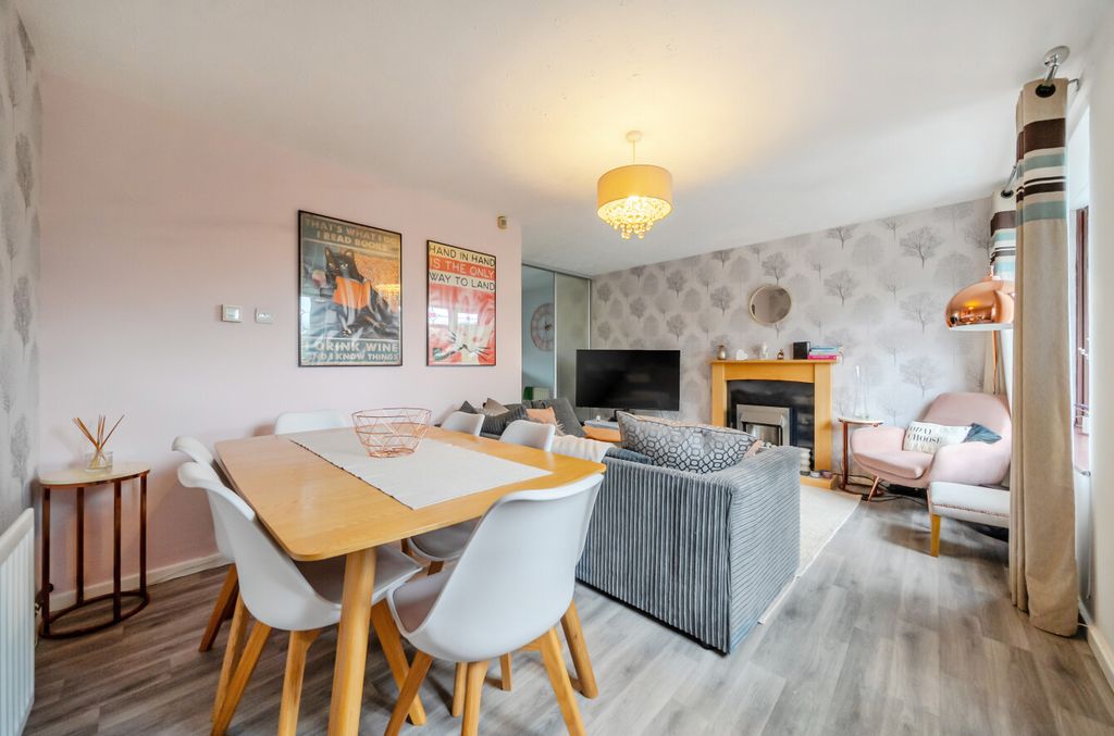 Property photo 3 of 16 1330254-3-6880E82...