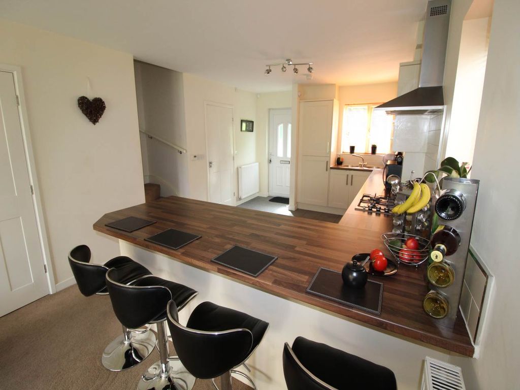 Property photo 3 of 10 Kitchen