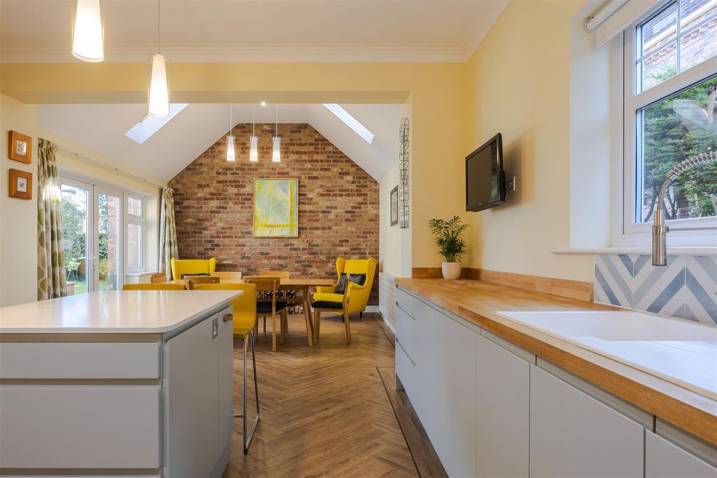 Property photo 3 of 29 Kitchen Diner