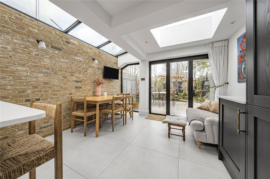 Property photo 3 of 22 Picture No. 14