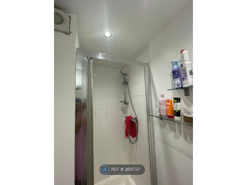 Property photo 3 of 12 Ensuite