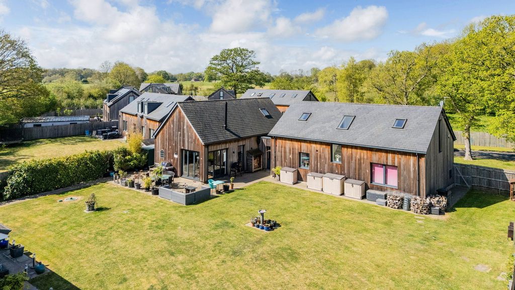 Additional image 23 of 5 bed detached house for saleMaplewood Drive, Lingfield RH7