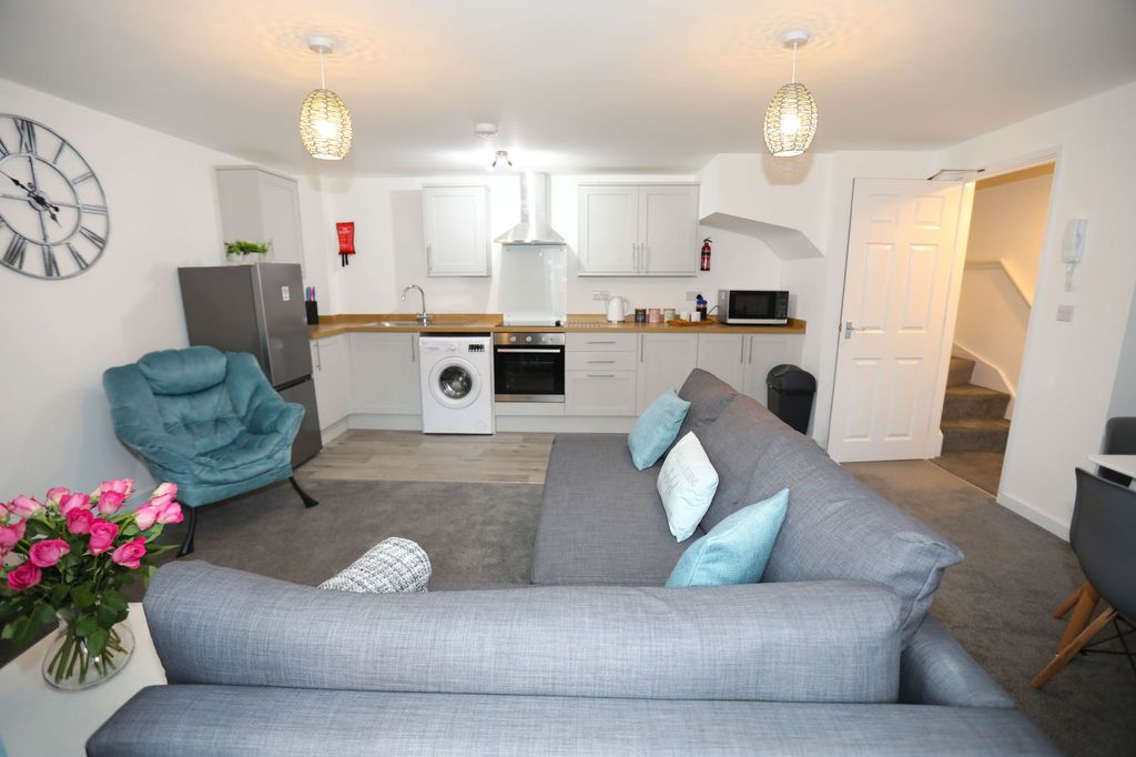 Property photo 2 of 9