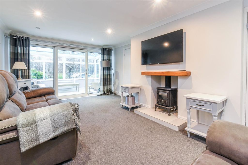 Property photo 2 of 20 Lounge