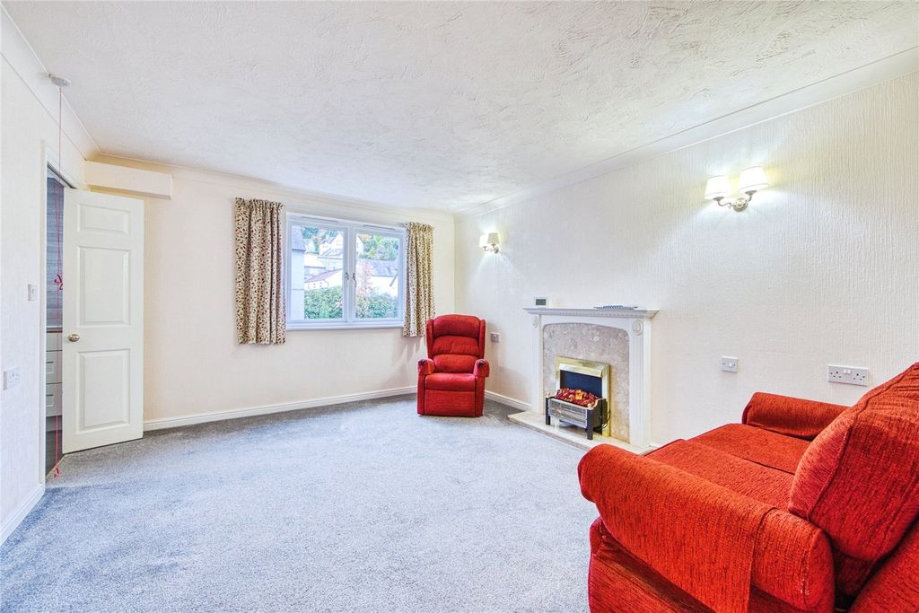 Property photo 1 of 13 Lounge