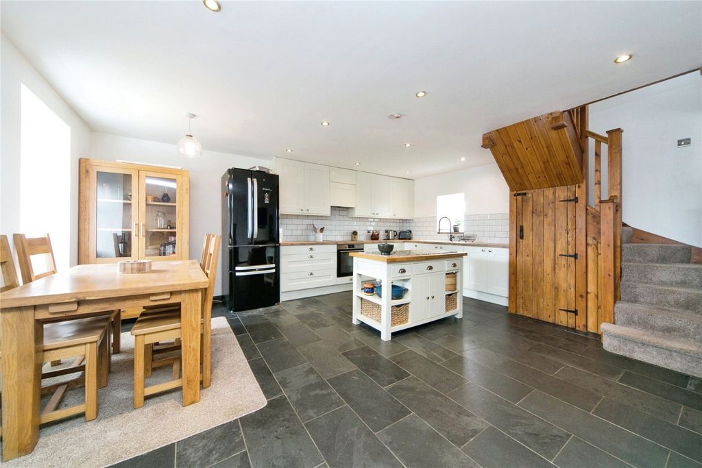 Property photo 2 of 25 Picture No. 34