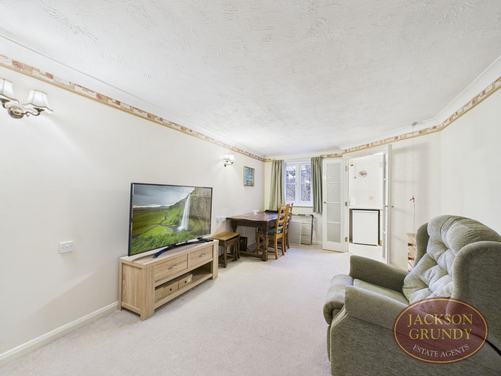 Property photo 2 of 11 Albion Court