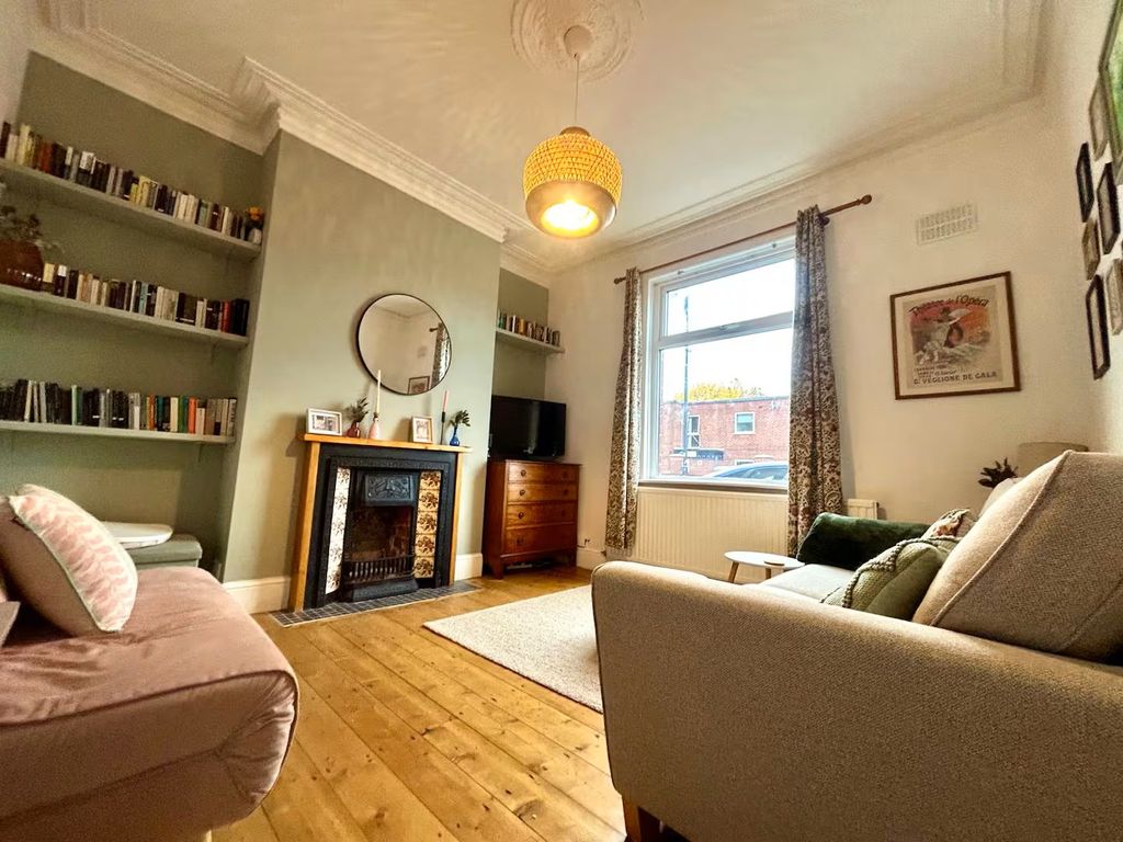 Property photo 1 of 9 Lounge