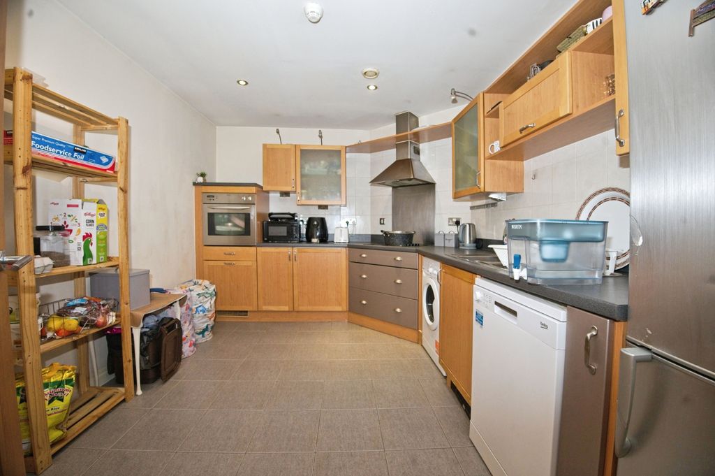 Additional image 6 of 3 bed flat for saleLynton Court, Cardiff, South Glamorgan CF10