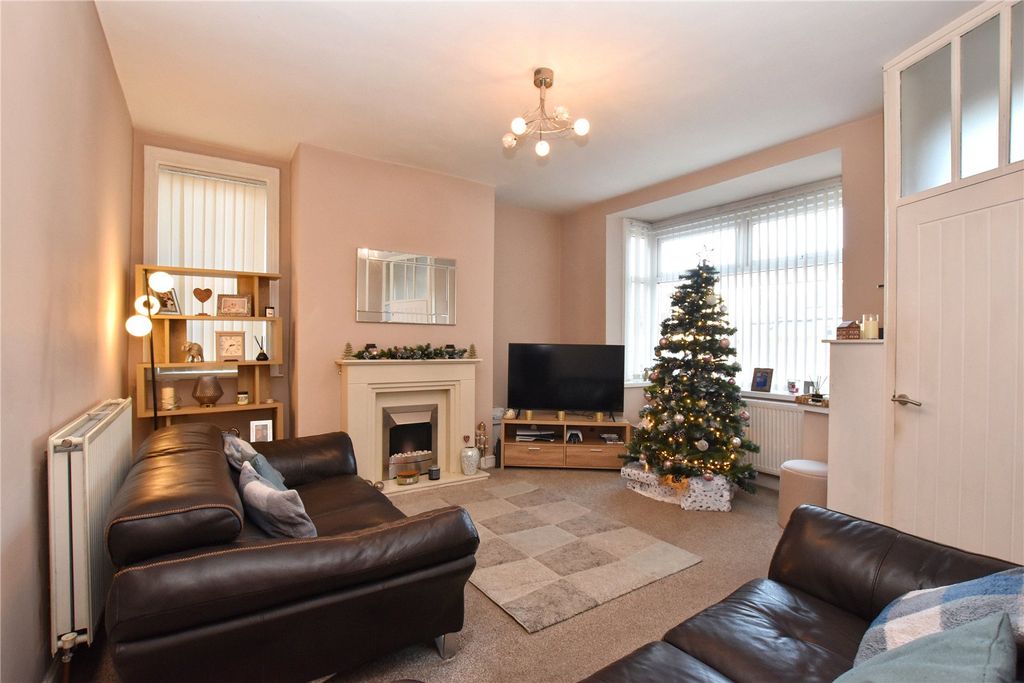 Property photo 2 of 19 Picture No. 24