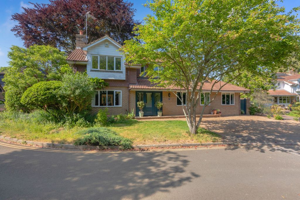 Property photo 1 of 28