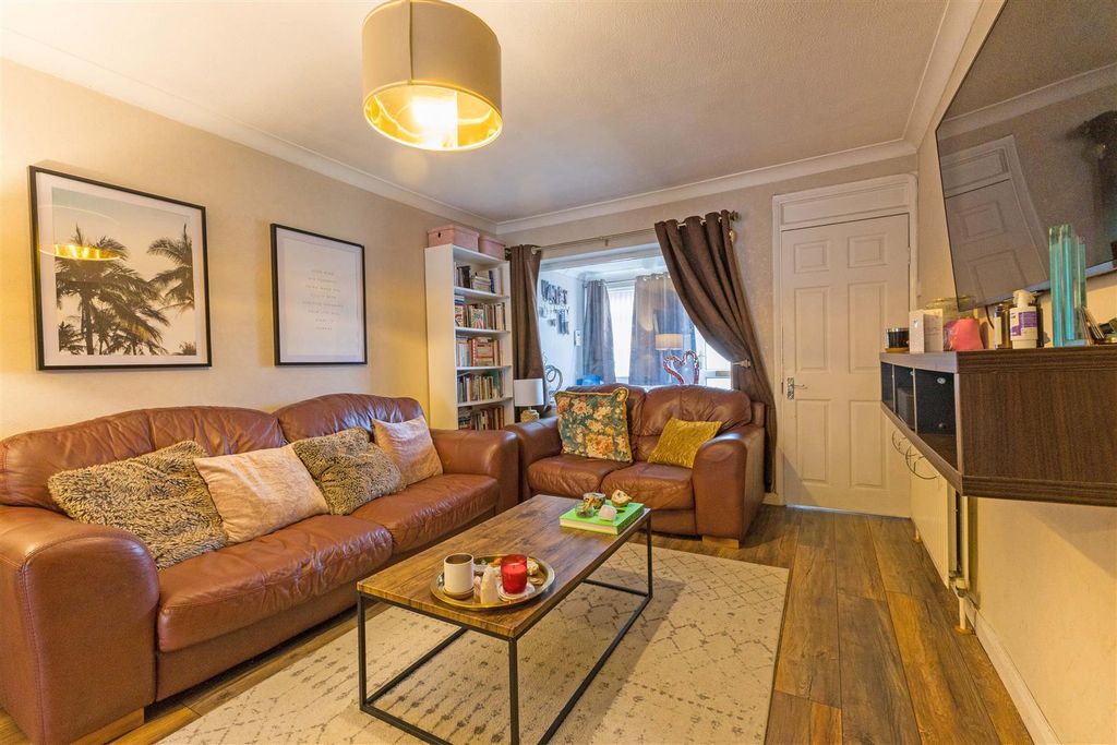 Property photo 2 of 19 21 Mercian Way-9.Jpg