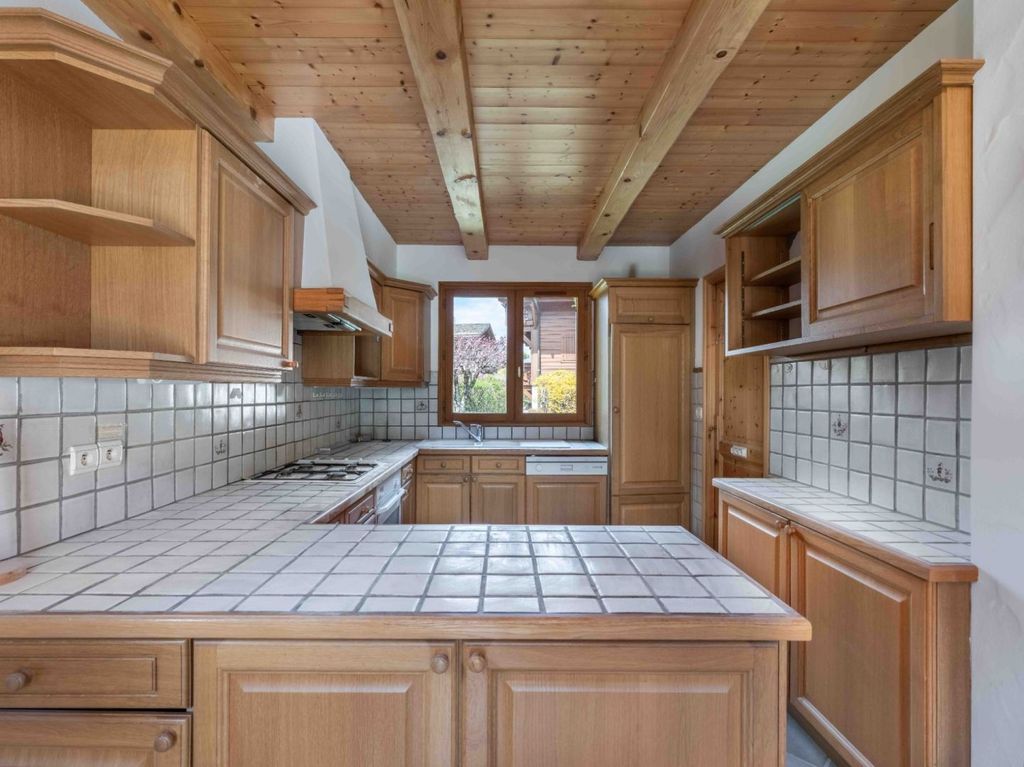 Property photo 3 of 12 Combloux Chalet For