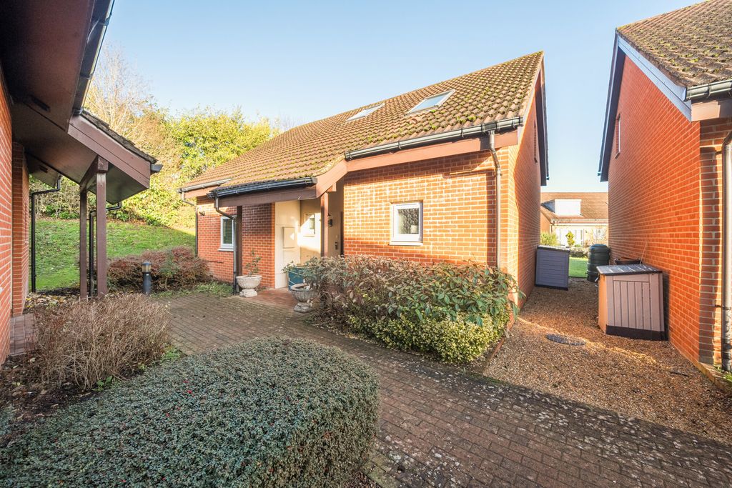 Property photo 1 of 20 1385886-2-692Ebd4...