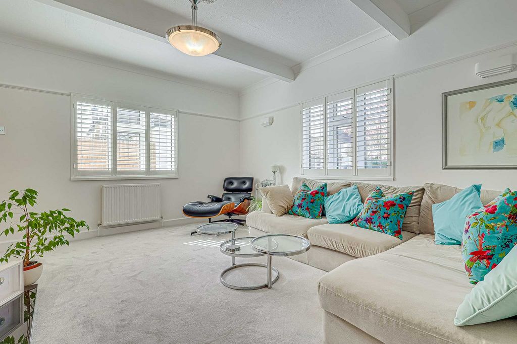 Property photo 3 of 44