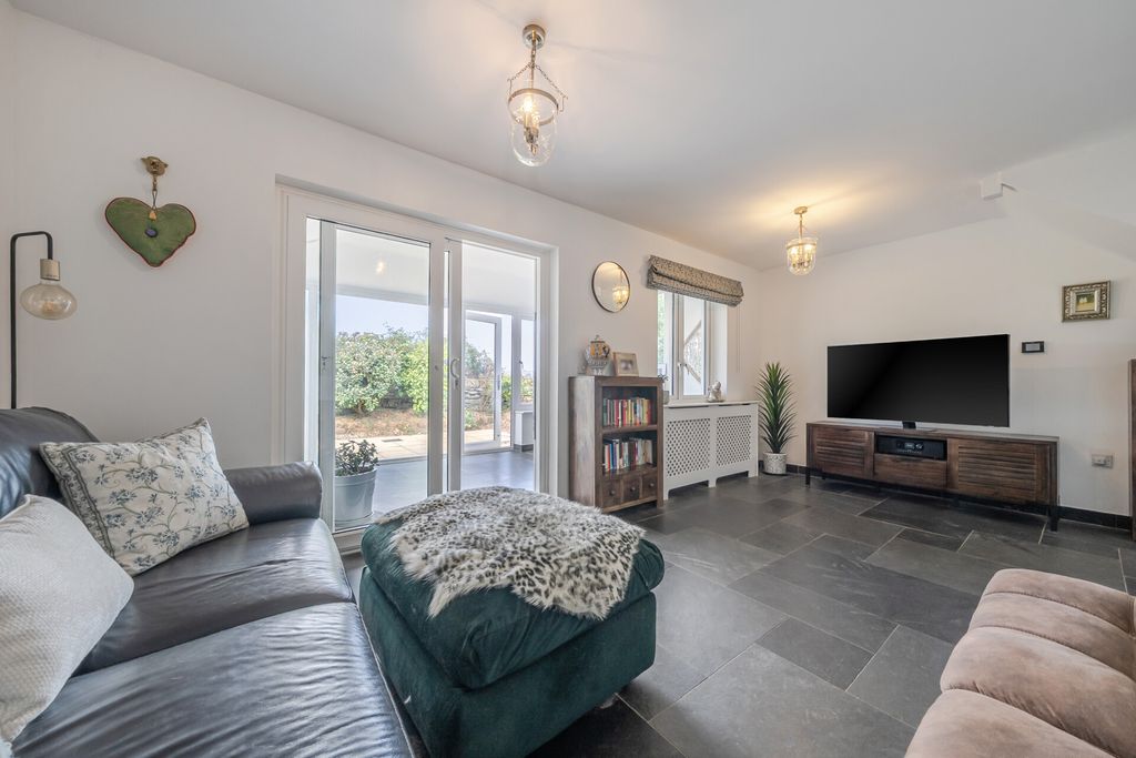Property photo 3 of 21 1500007-9-19Fffd0...