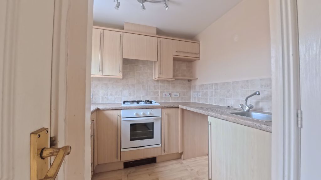 Property photo 3 of 8 Kitchen