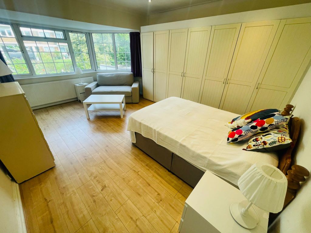 Property photo 3 of 8