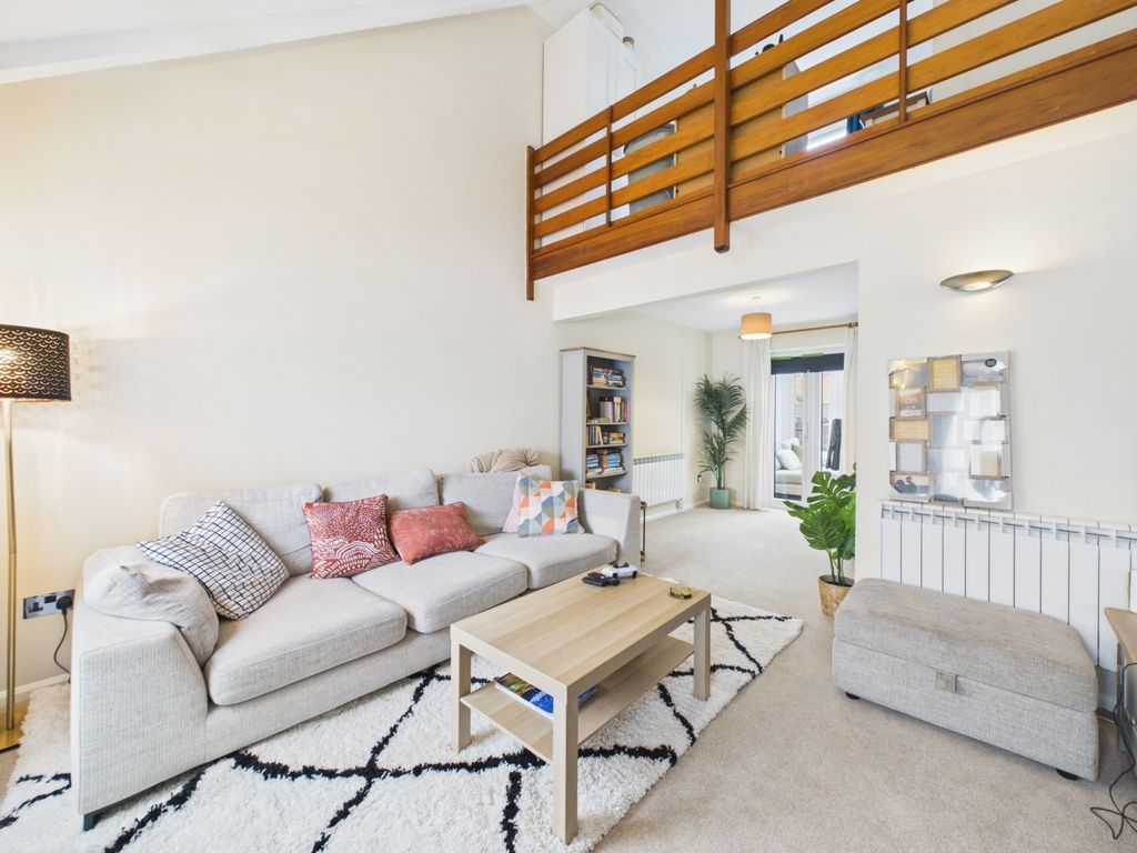 Property photo 3 of 10 Cam01791G0-Pr0226-Still004