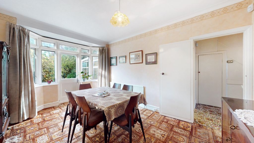 Property photo 3 of 16 4295823