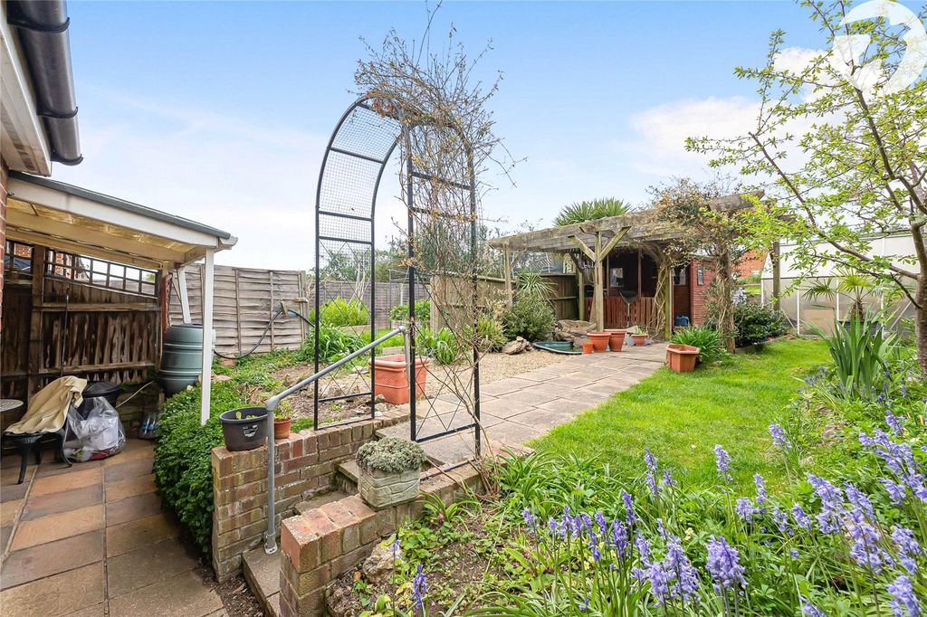 Property photo 2 of 21 Picture No. 13