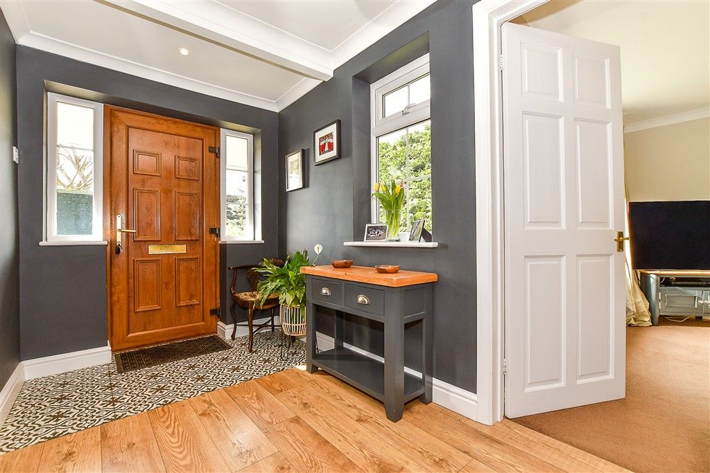 Property photo 3 of 16 Entrance Hall