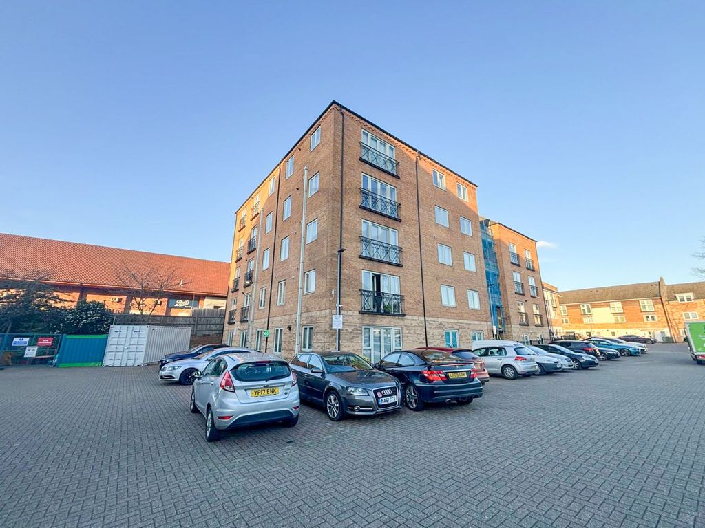 Property photo 1 of 8