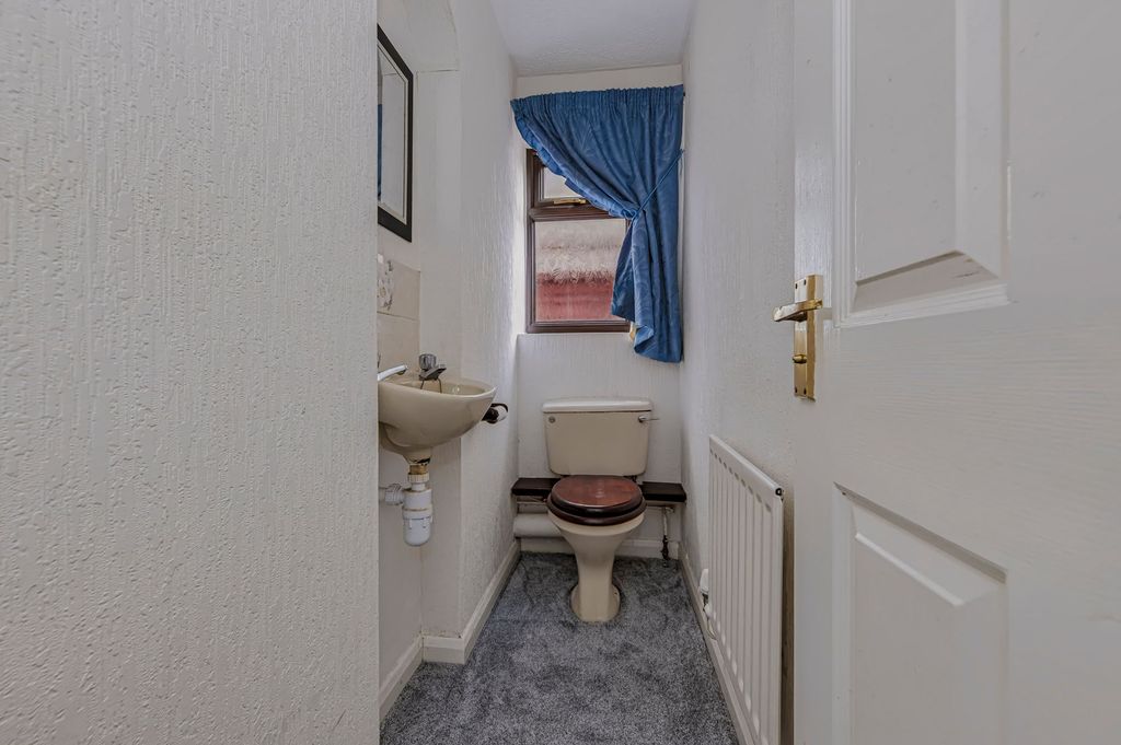 Property photo 3 of 33