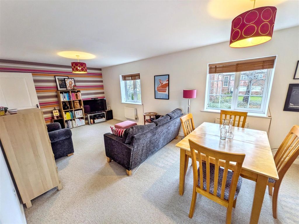 Property photo 3 of 15 Living / Dining Room