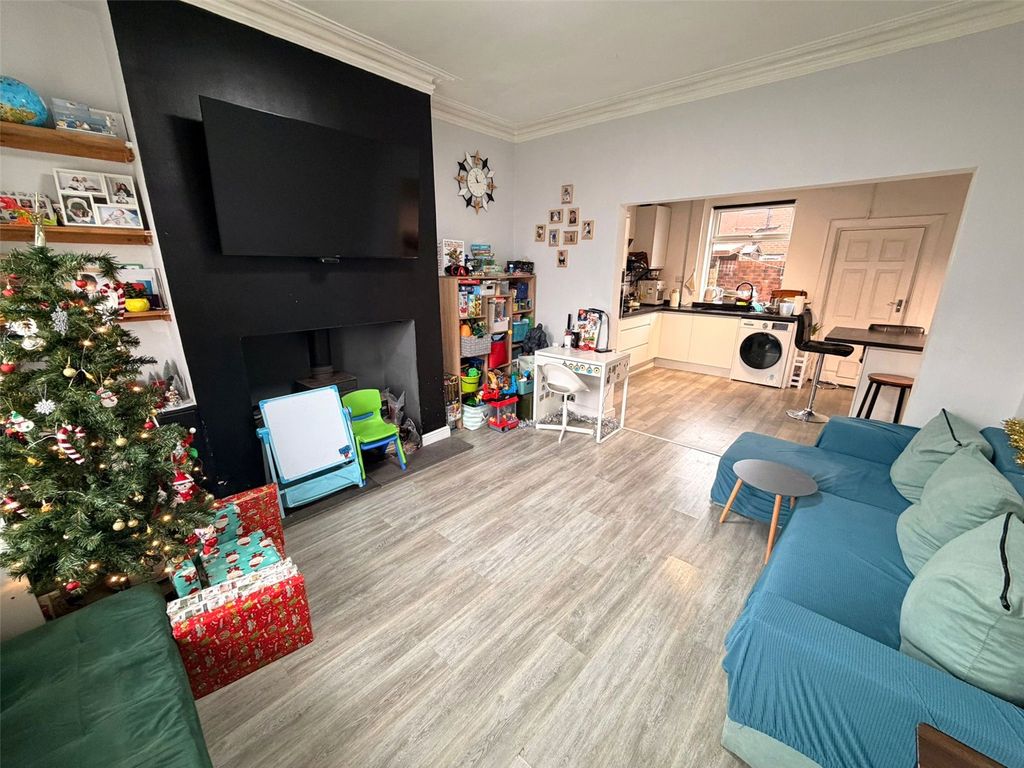 Property photo 2 of 16 Picture No. 14