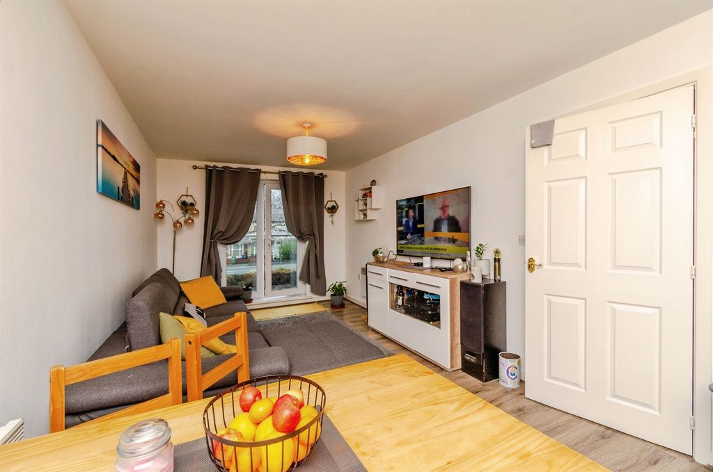 Property photo 3 of 17