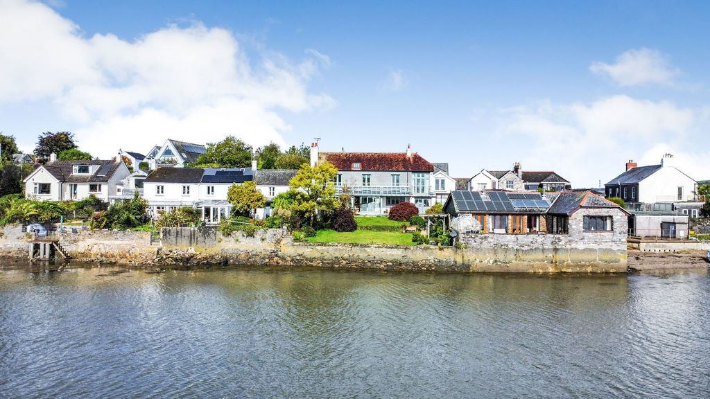 Property photo 2 of 37