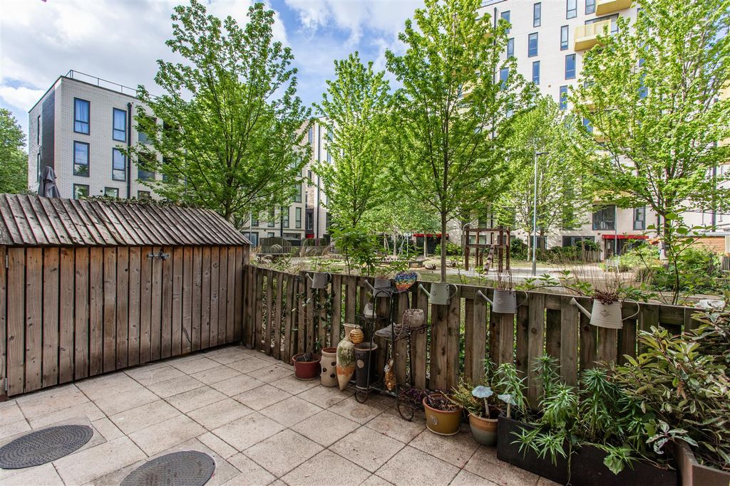 Property photo 1 of 21 Private Garden