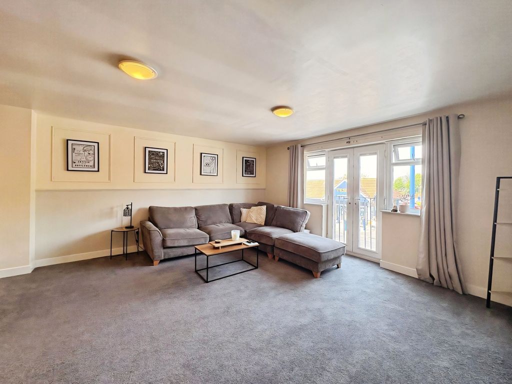 Property photo 3 of 12