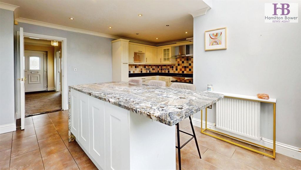 Property photo 3 of 20 Dining Kitchen