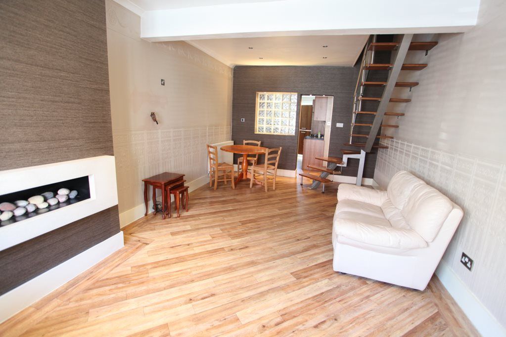 Property photo 1 of 6 85 Grantham