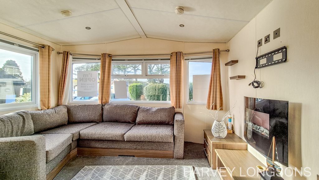 Property photo 3 of 19 Delta Ascot 8