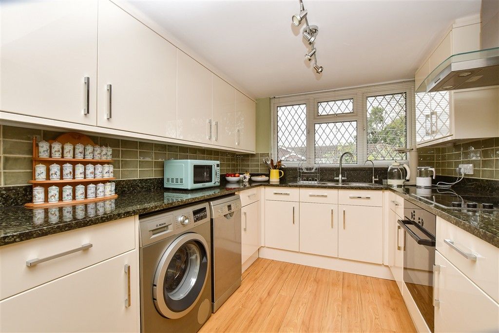 Property photo 3 of 17 Kitchen / Diner