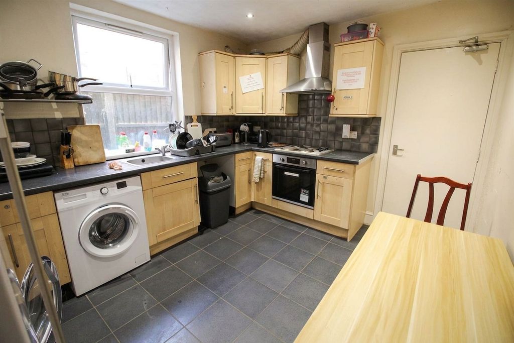 Property photo 3 of 5