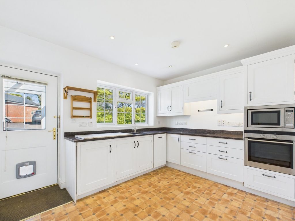 Property photo 3 of 16 Kitchen