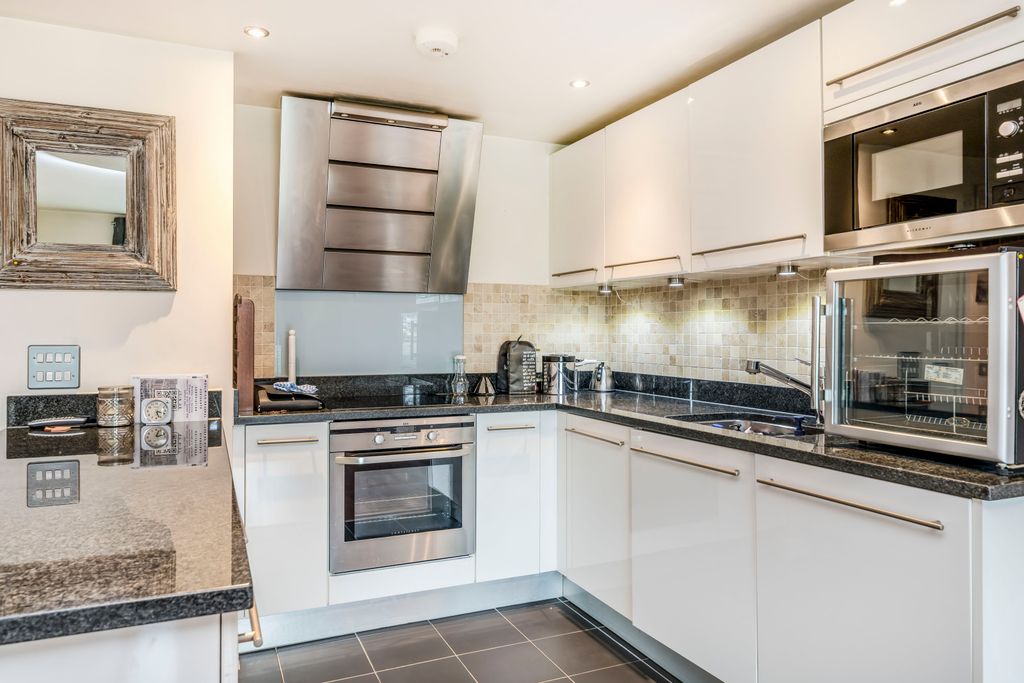 Property photo 2 of 7 Picture No. 14