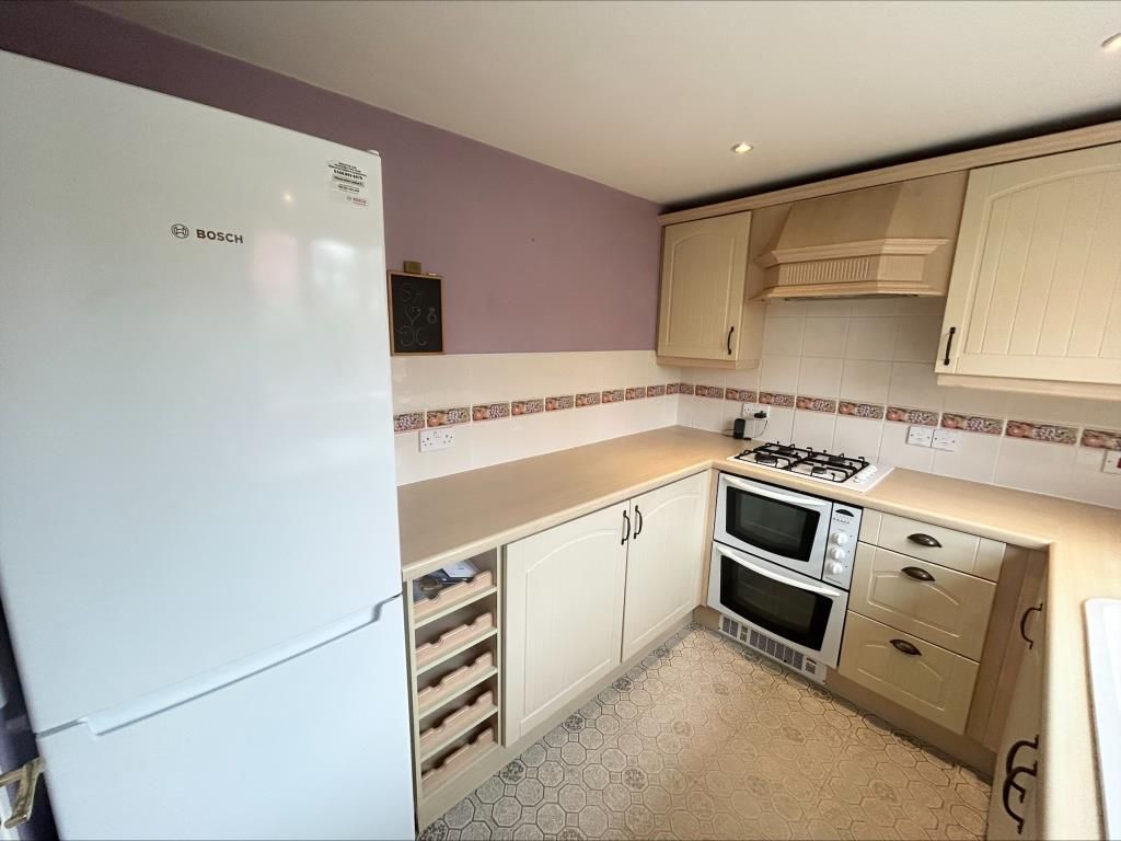 Property photo 3 of 16 Kitchen