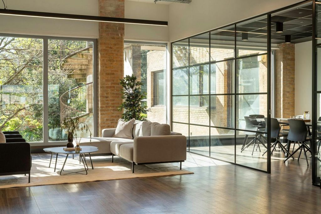 Property photo 3 of 15 Soft Seating / Meeting Room
