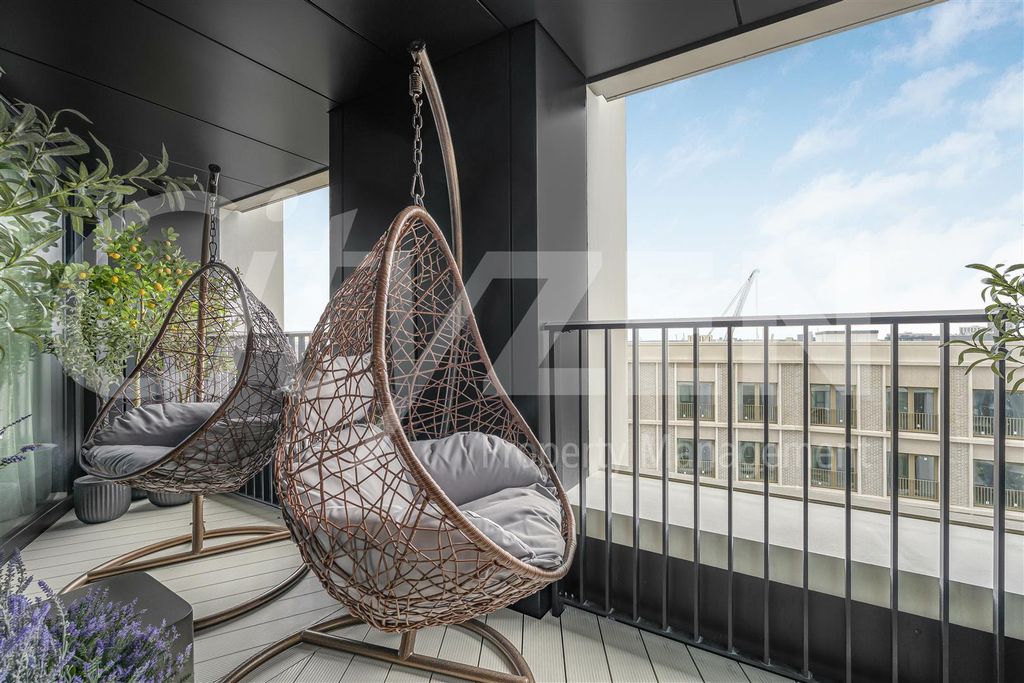 Property photo 3 of 27 Balcony