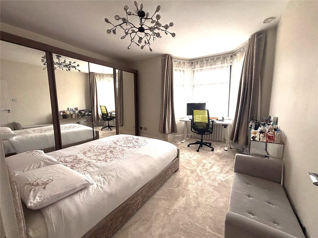 Property photo 3 of 33 Bedroom